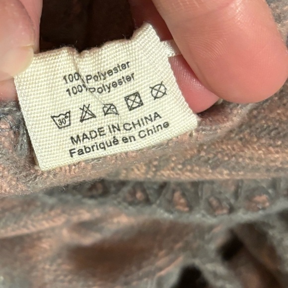 Pretty Persuasions- NWT Scarf with Pockets - Picture 5 of 5